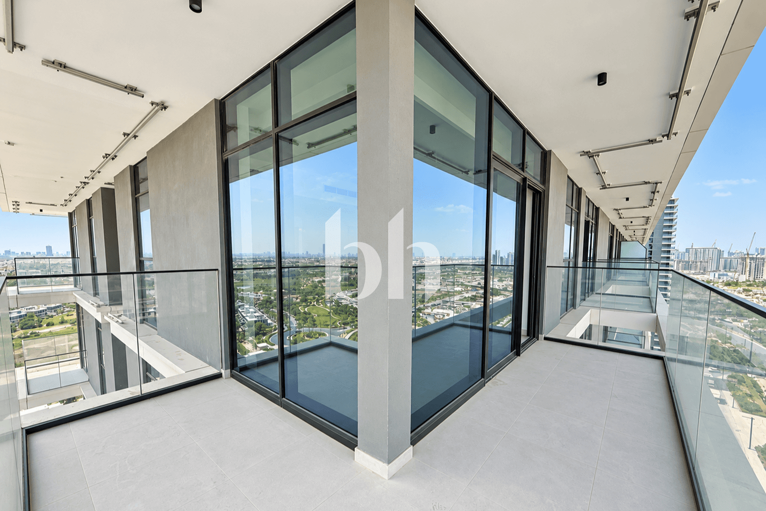 2 Bedroom Apartment in Golf Grand - photo 2