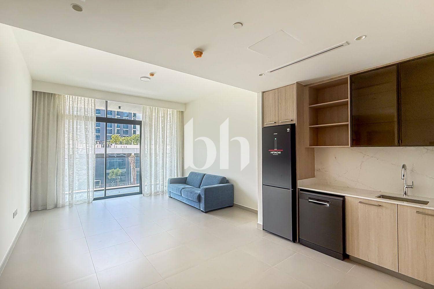 1 Bedroom Apartment in Golf Grand - photo 2