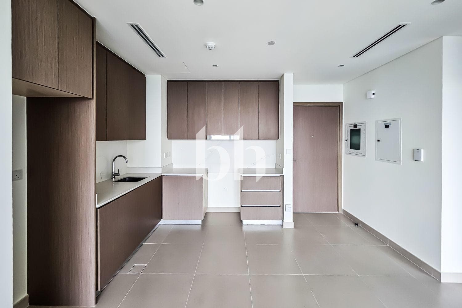 1 Bedroom Apartment in Hills Park - photo 2