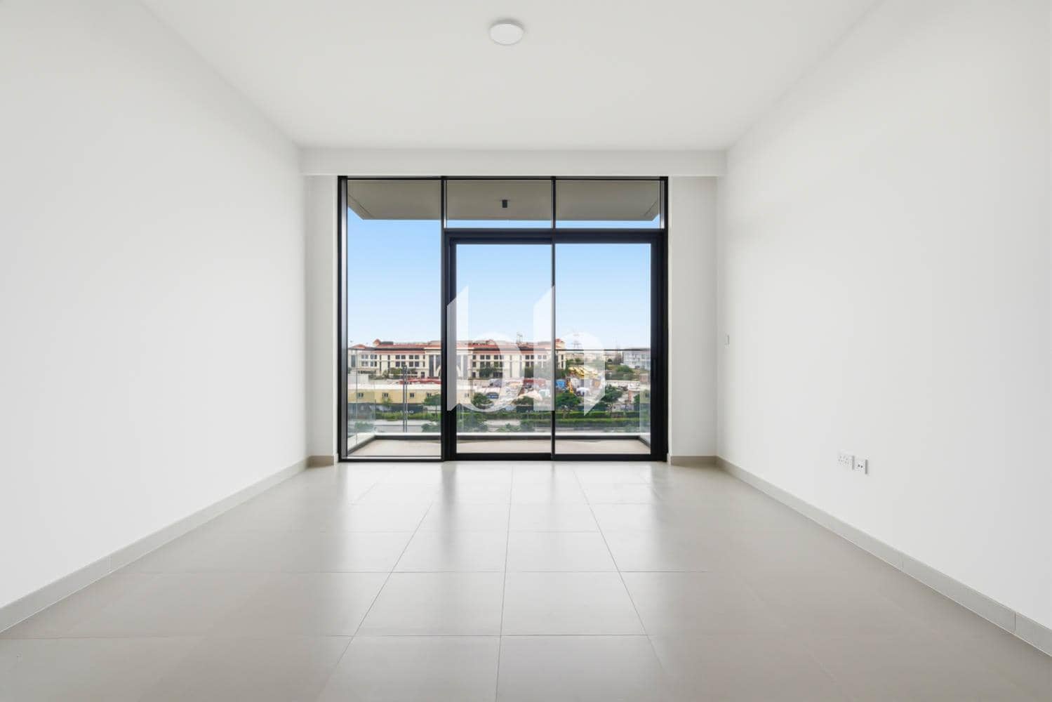 2 Bedroom Apartment in Golf Grand - photo 2
