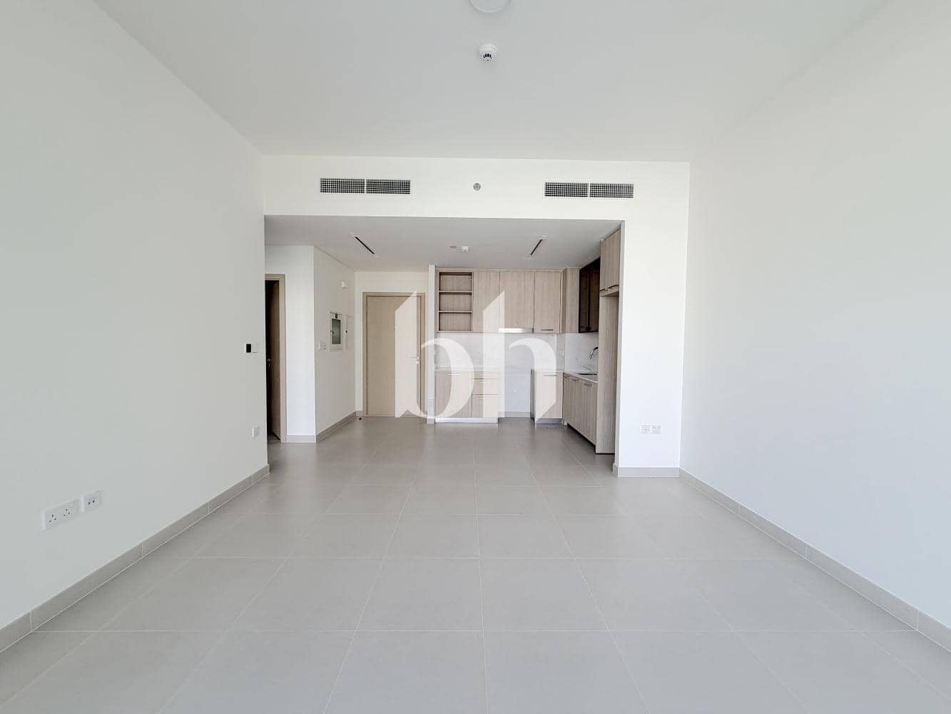 1 Bedroom Apartment in Golf Grand - photo 2