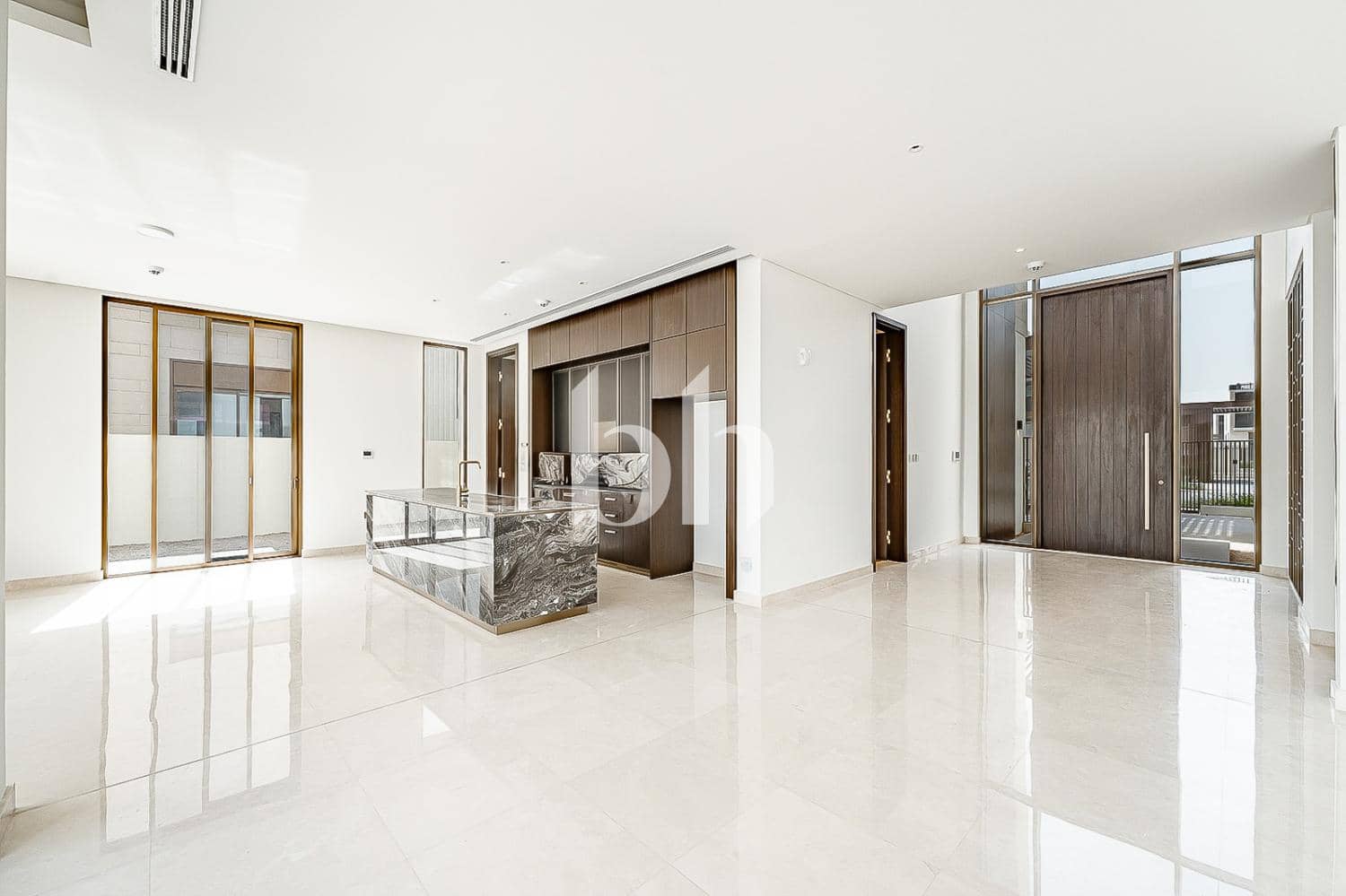 5 Bedroom Villa in Palm Hills - photo 2