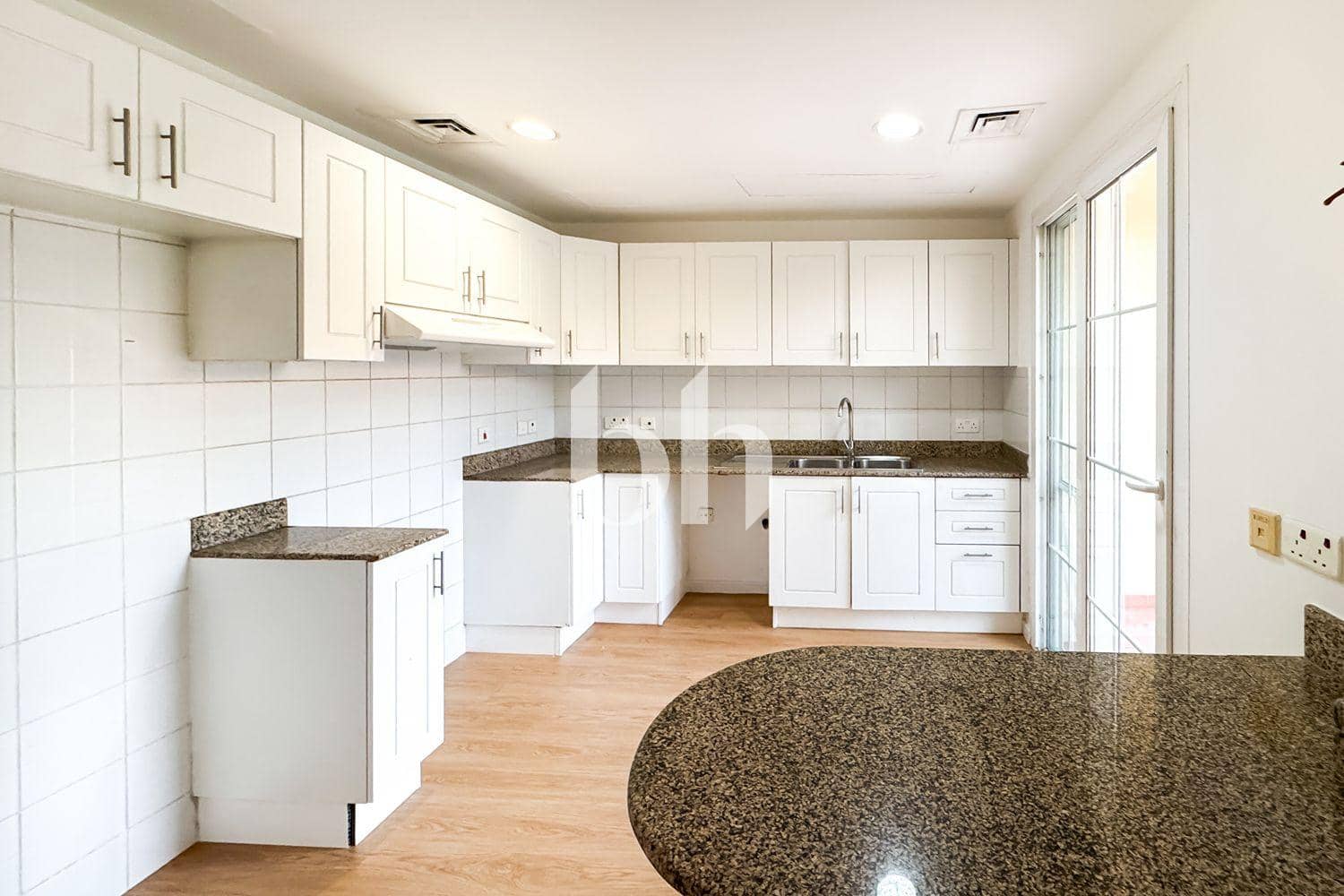 3 Bedroom Villa in Springs 2 - photo 2