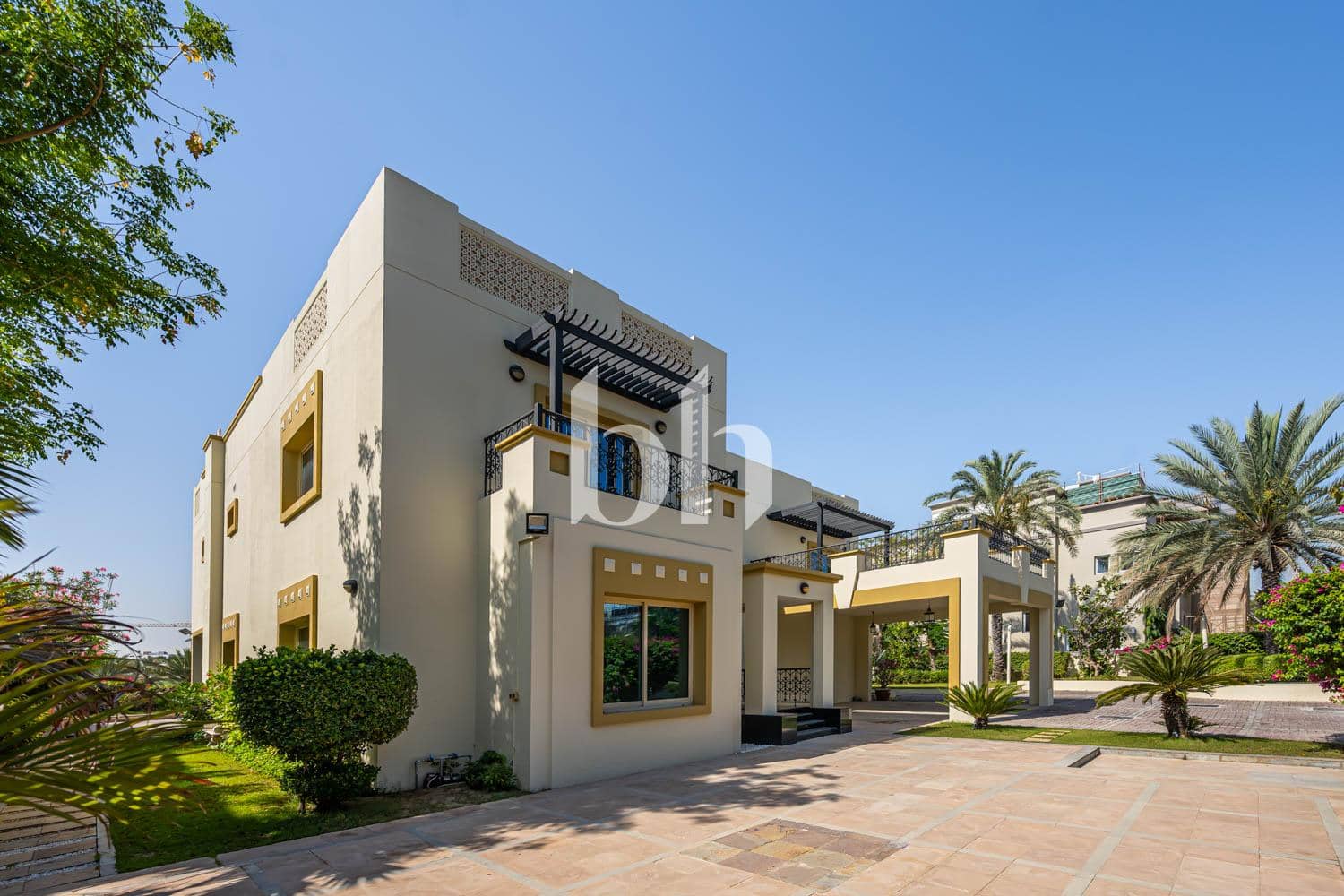5 Bedroom Villa in Sector H - photo 1