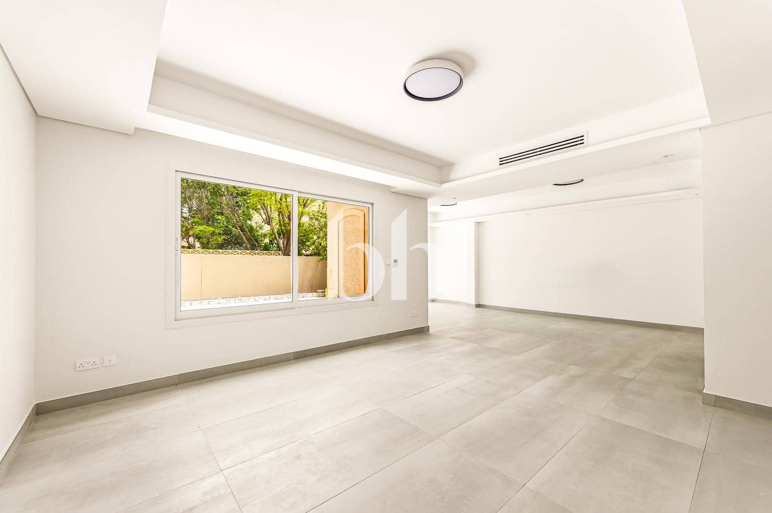 4 Bedroom Townhouse in Maeen 4 - photo 1