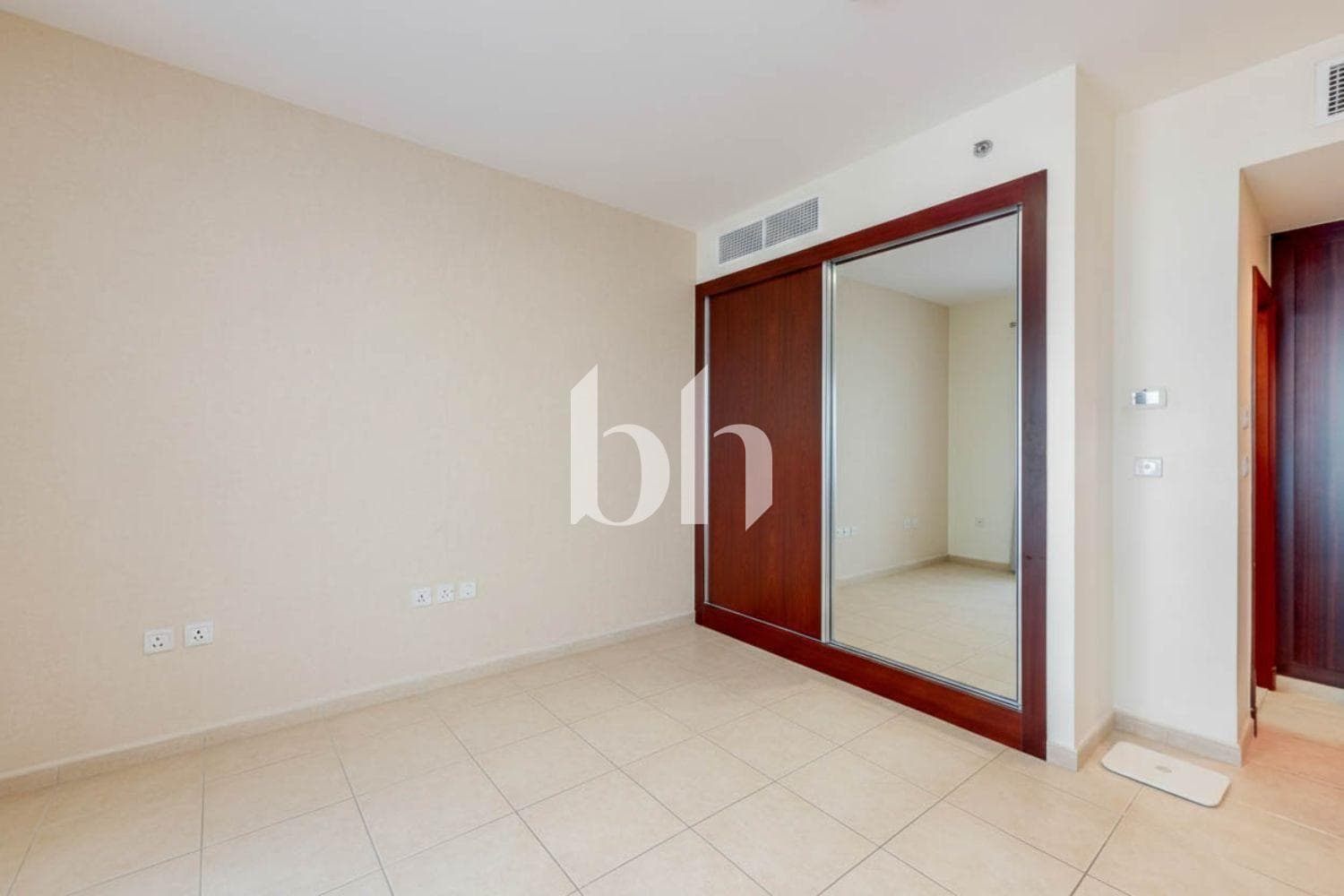 1 Bedroom Apartment in Elite Residence - photo 2