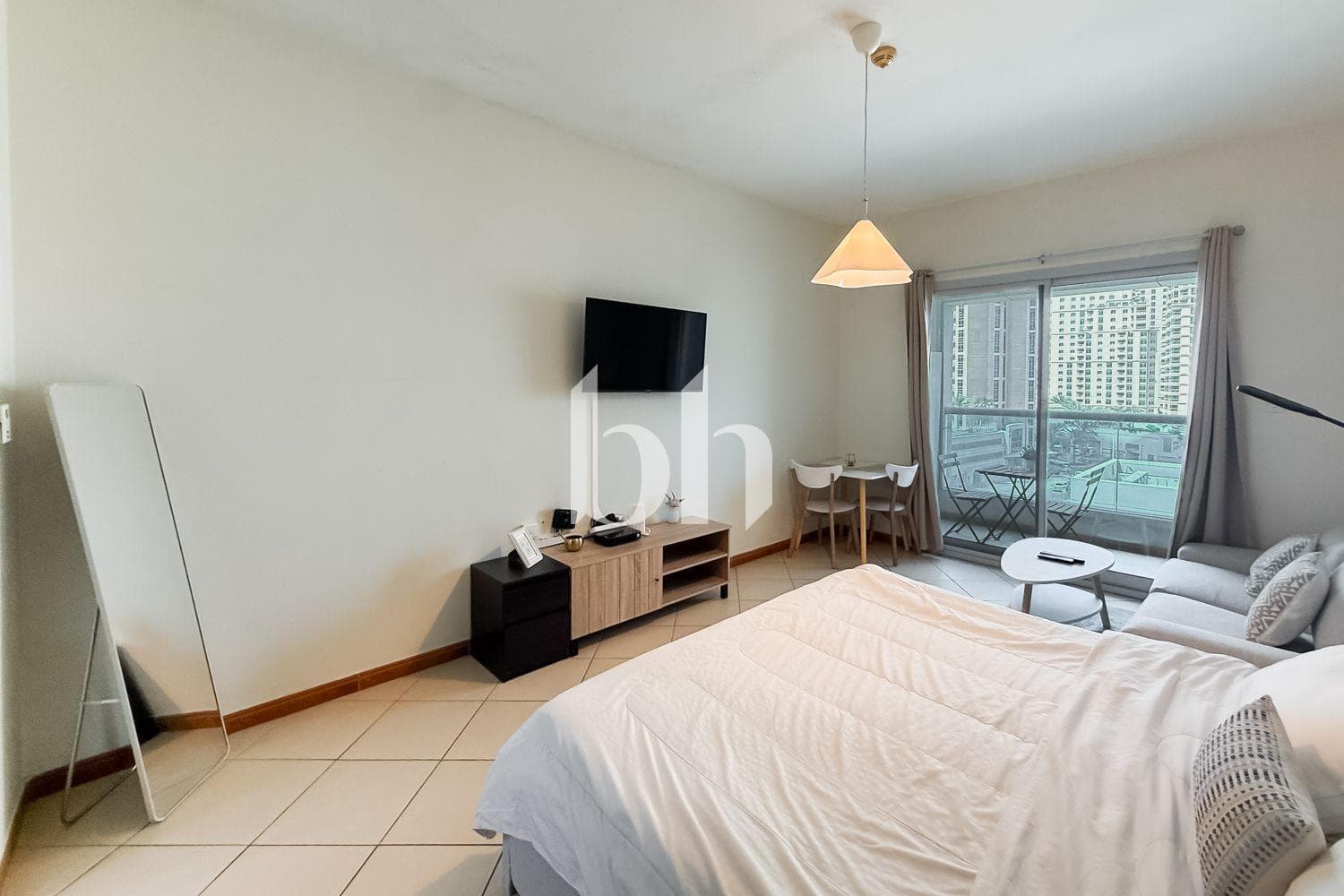 Studio Apartment in Marina Diamond 3 - photo 1