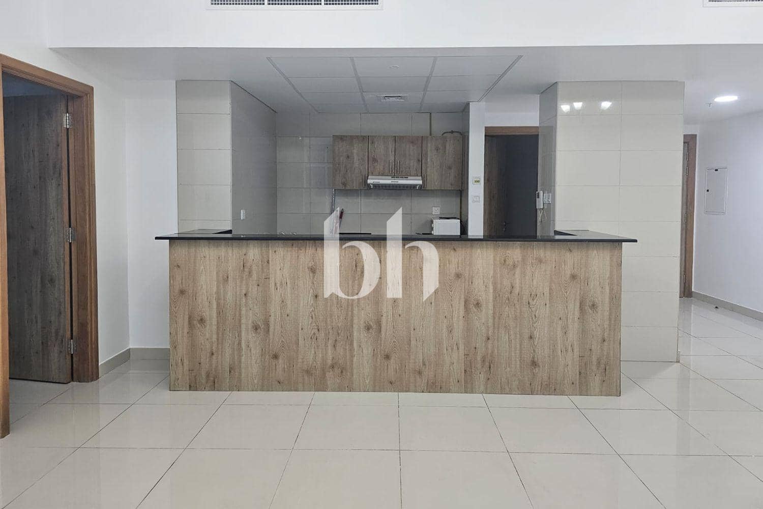 1 Bedroom Apartment in Continental Tower - photo 1