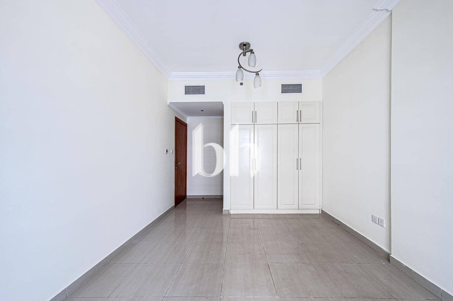 1 Bedroom Apartment in Manchester Tower - photo 1