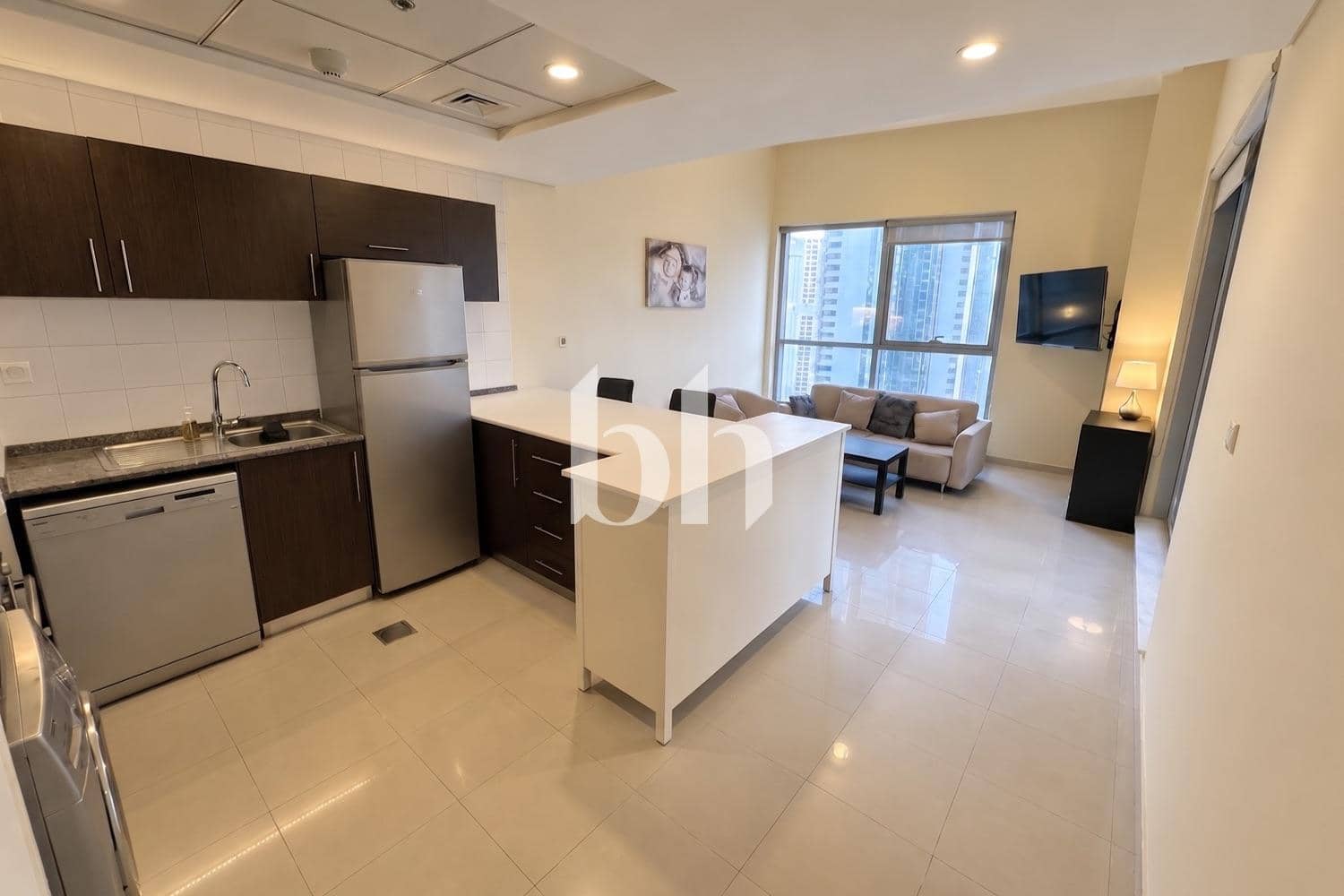 1 Bedroom Apartment in Central Tower - photo 2