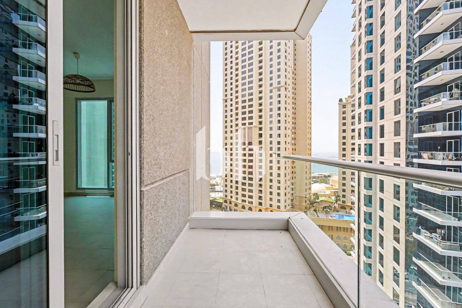 1 Bedroom Apartment in Beauport Tower - photo 2
