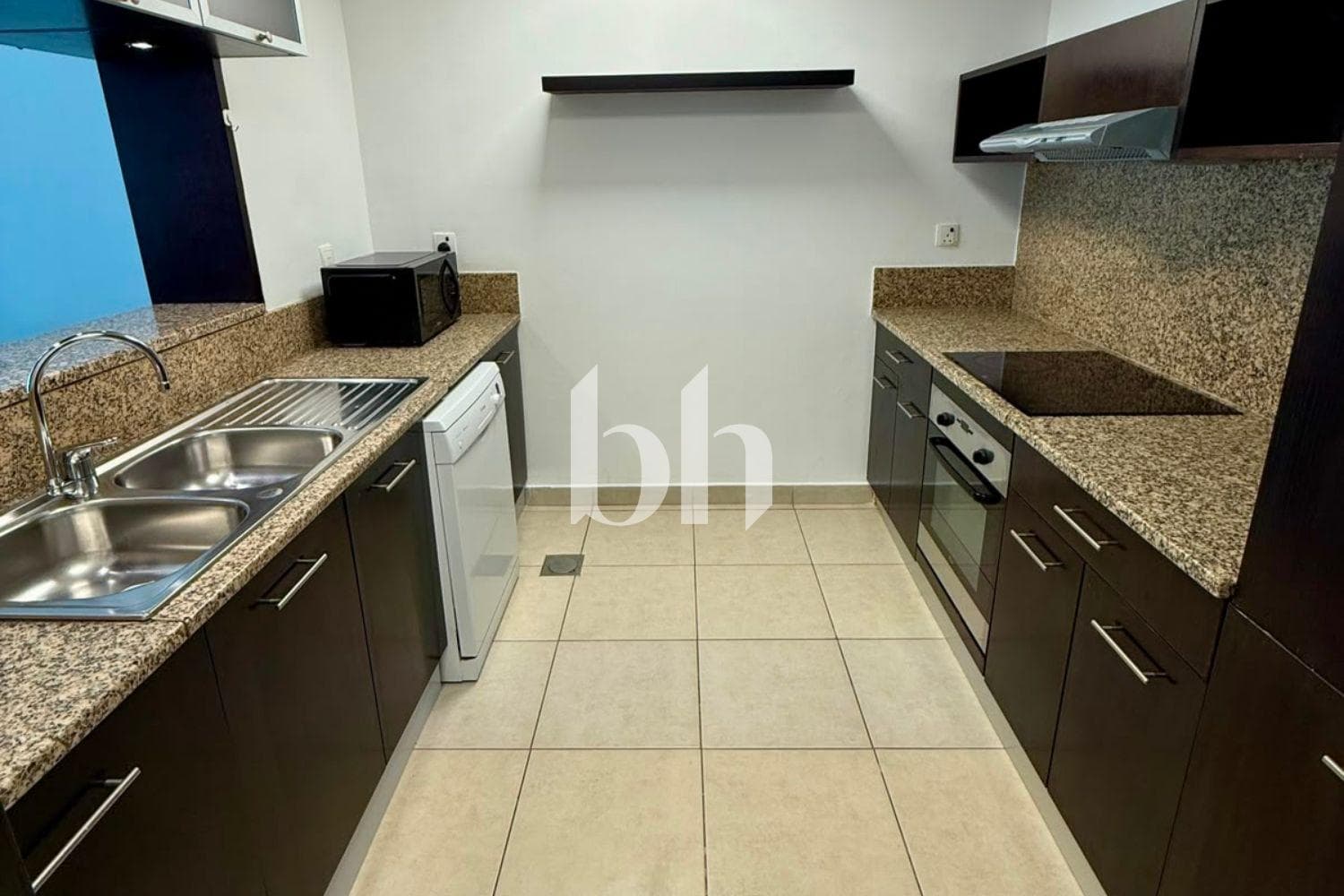 1 Bedroom Apartment in Marina Quays West - photo 2
