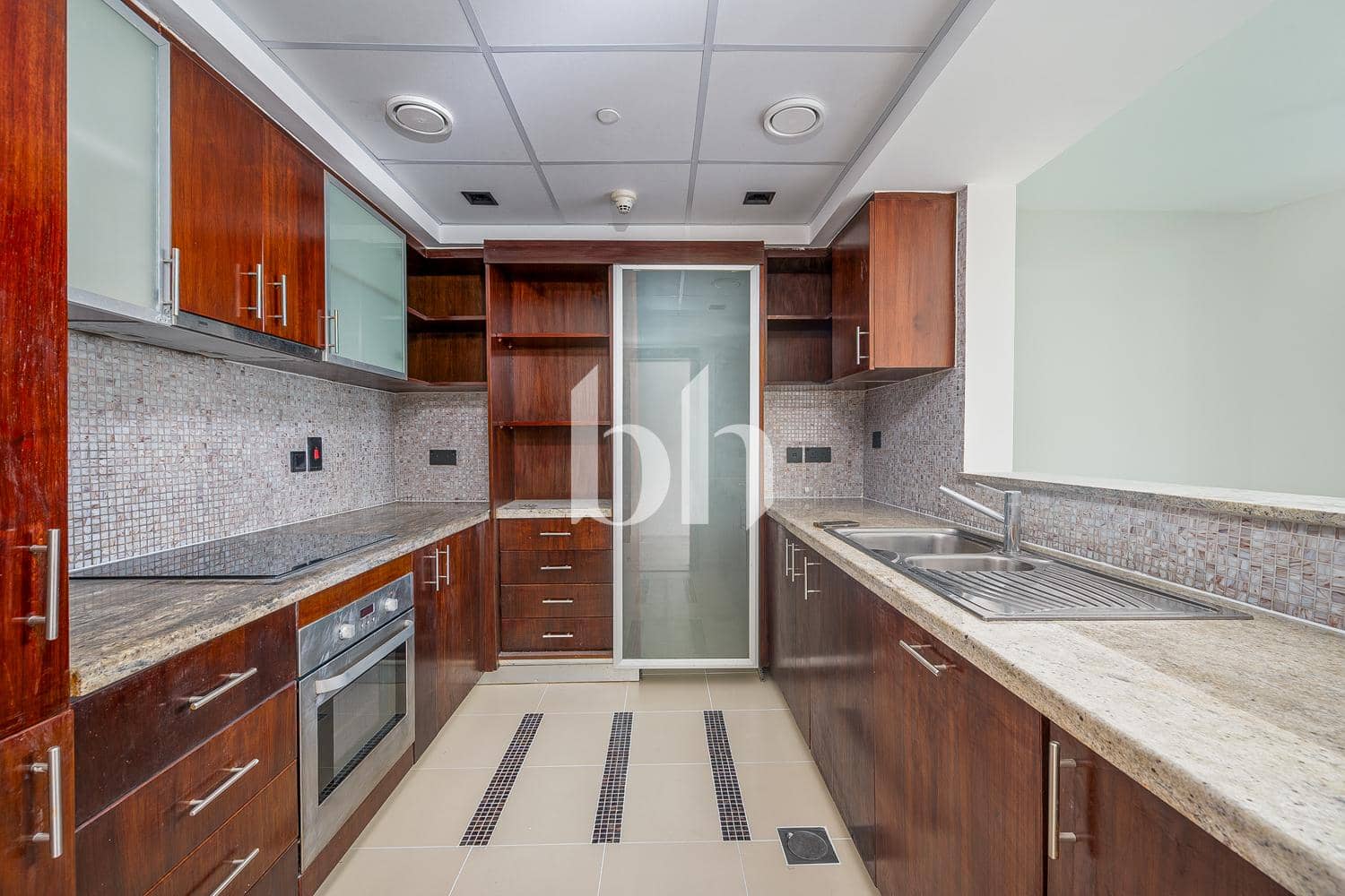 2 Bedroom Apartment in Bonaire Tower - photo 2