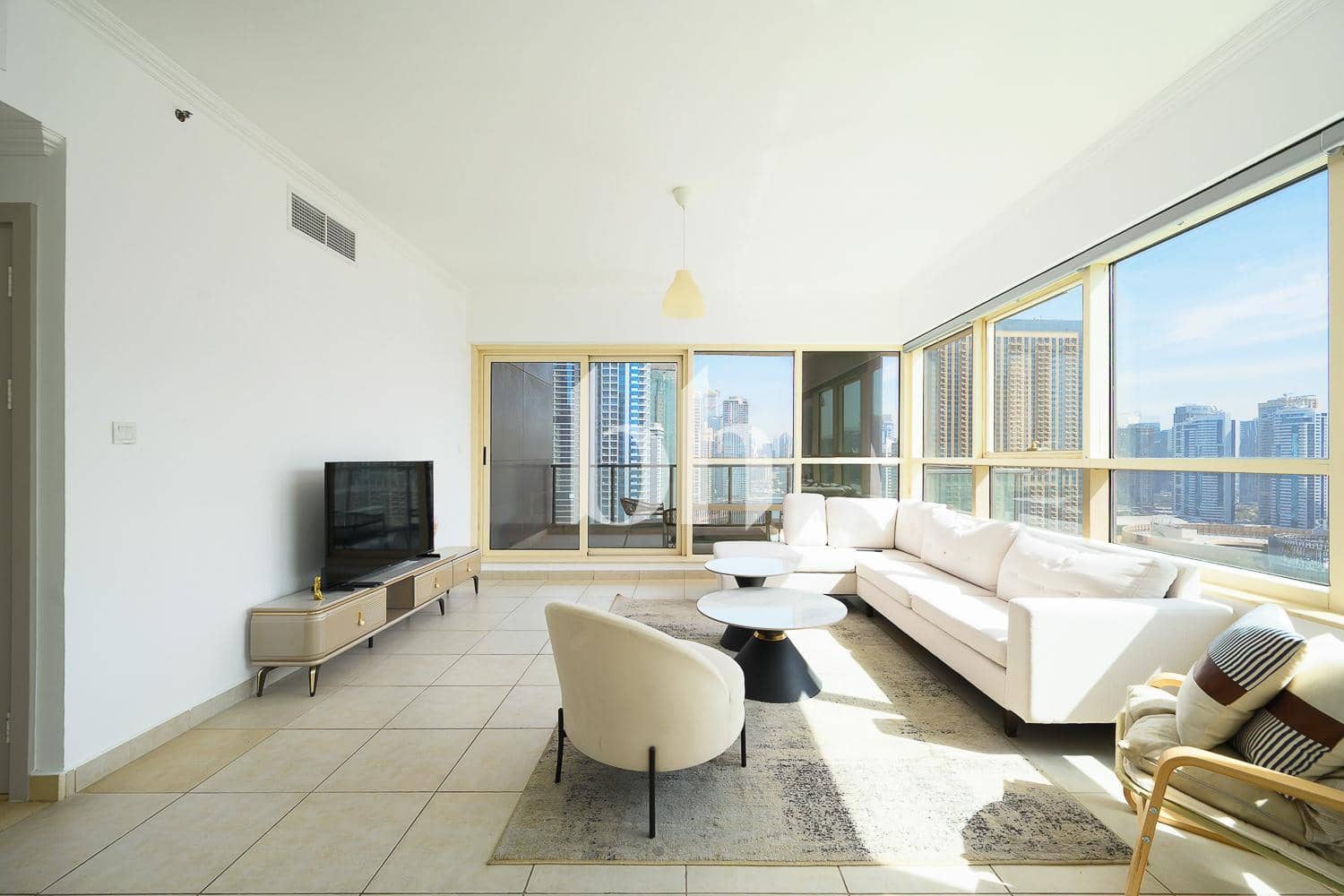 2 Bedroom Apartment in Marina Quays West - photo 2