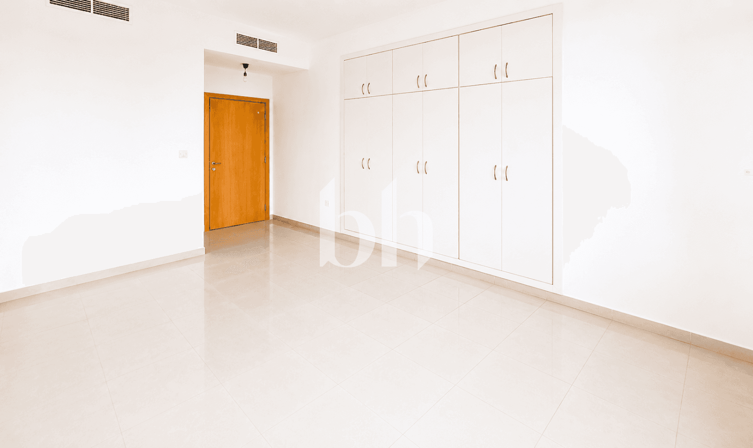 1 Bedroom Apartment in Marina Crown - photo 1