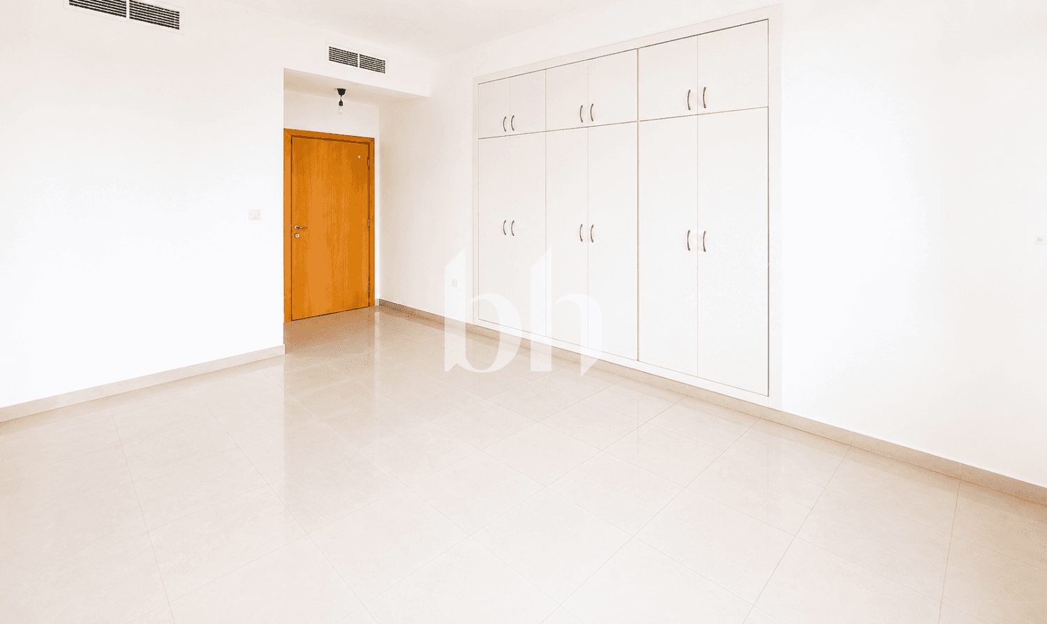 1 Bedroom Apartment in Marina Crown - photo 1