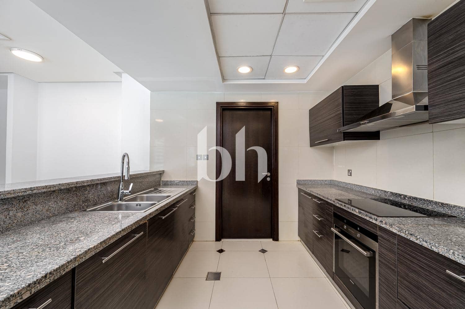 3 Bedroom Apartment in 23 Marina - photo 2