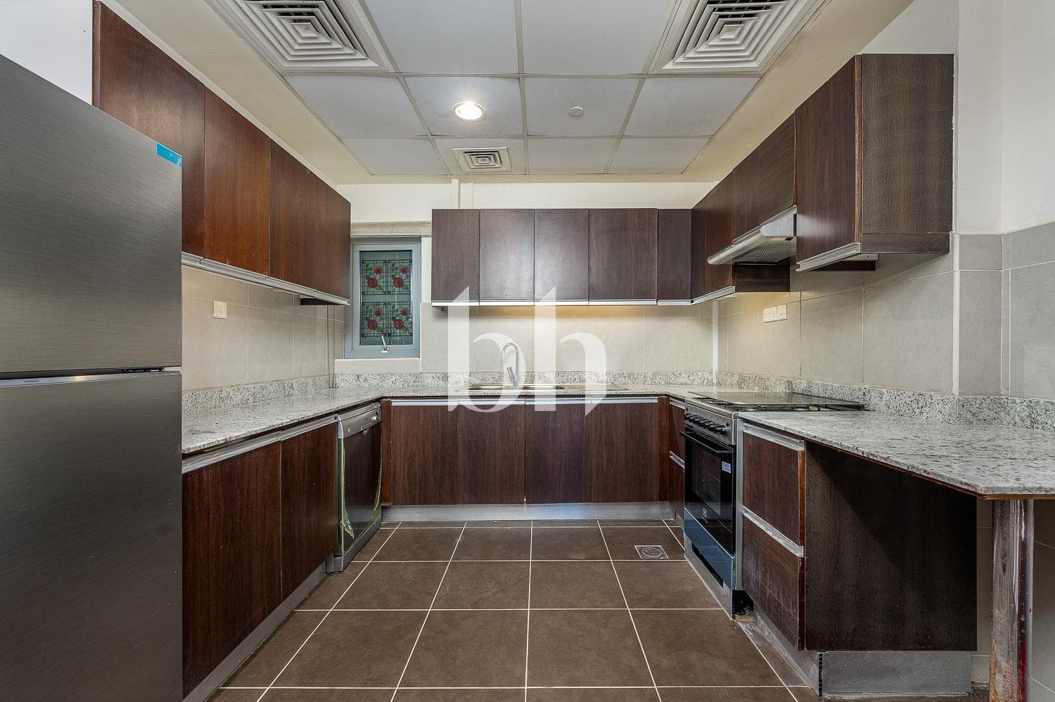 3 Bedroom Apartment in Marina Heights - photo 2