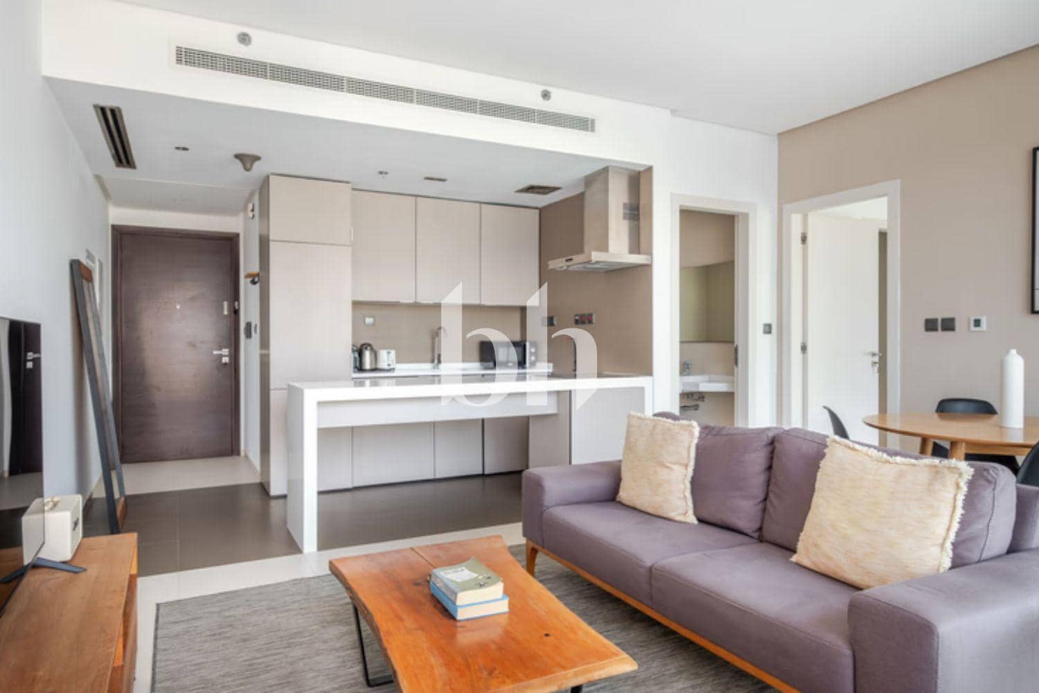 1 Bedroom Apartment in West Avenue Tower - photo 2