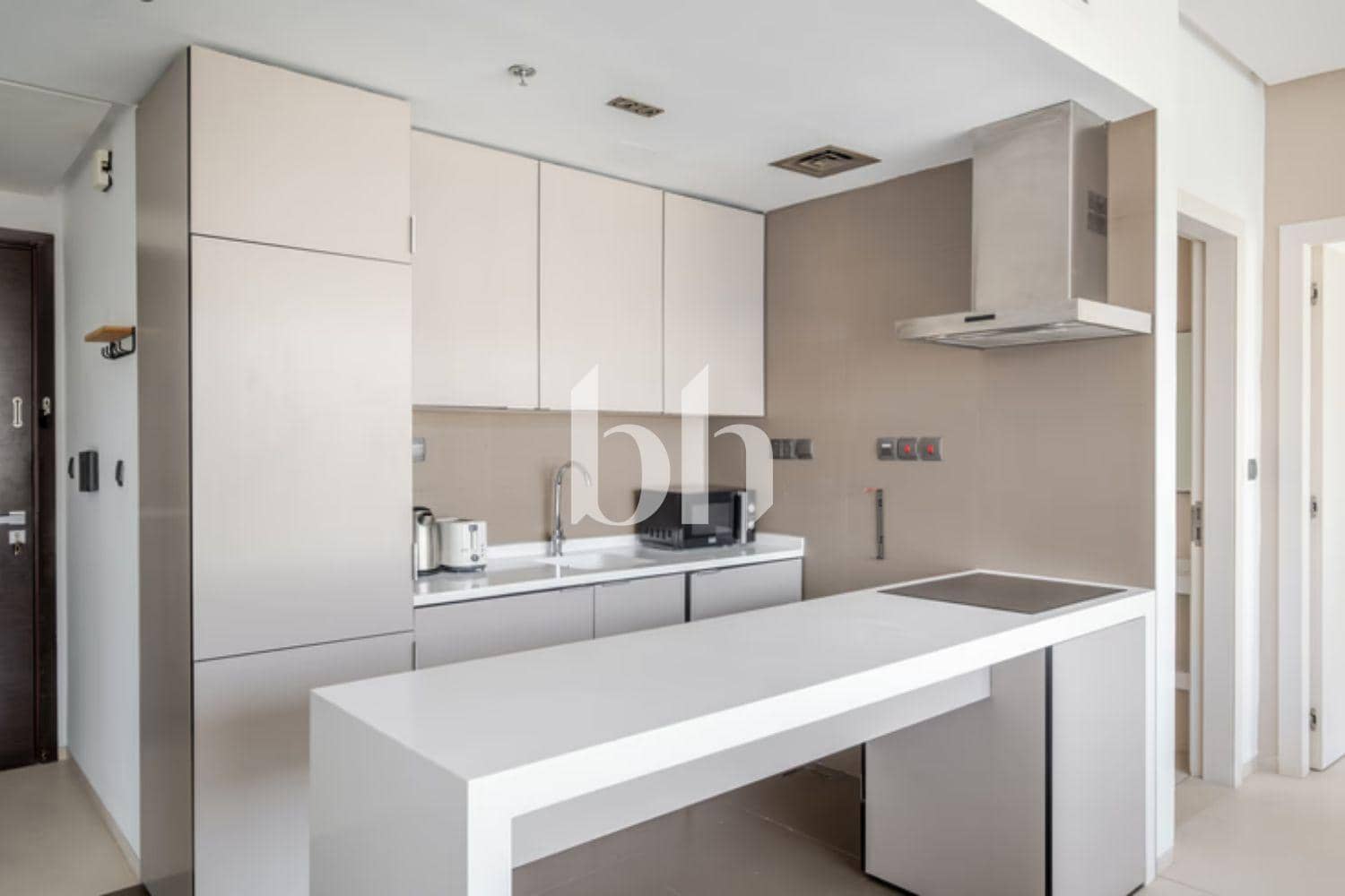1 Bedroom Apartment in West Avenue Tower - photo 1