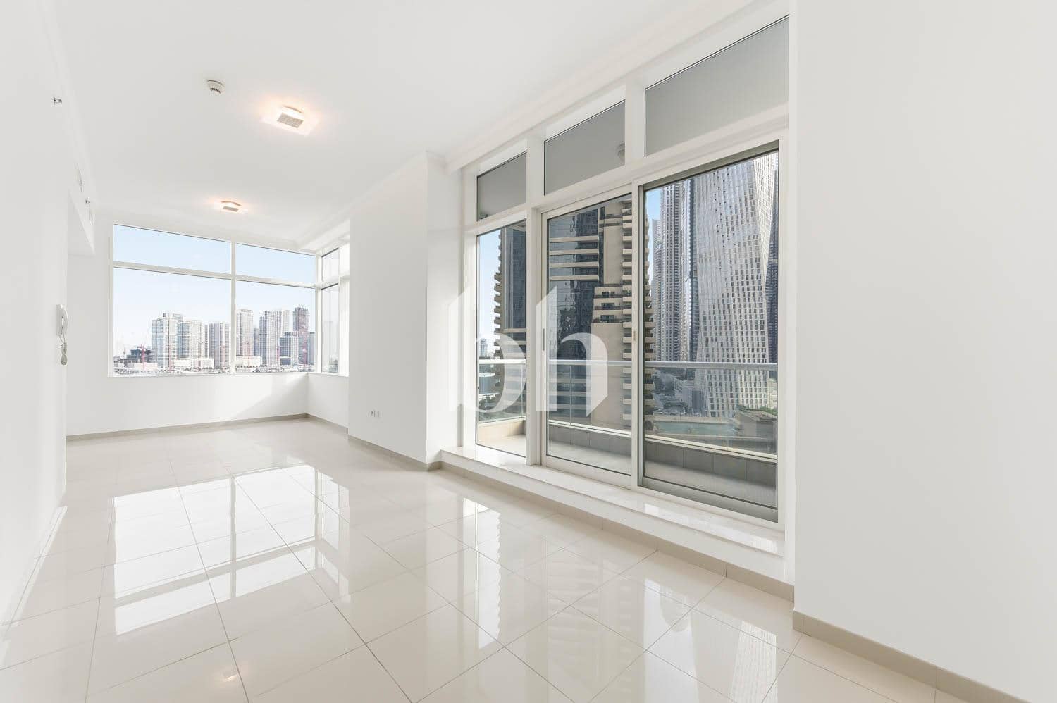 1 Bedroom Apartment in Botanica Tower - photo 1