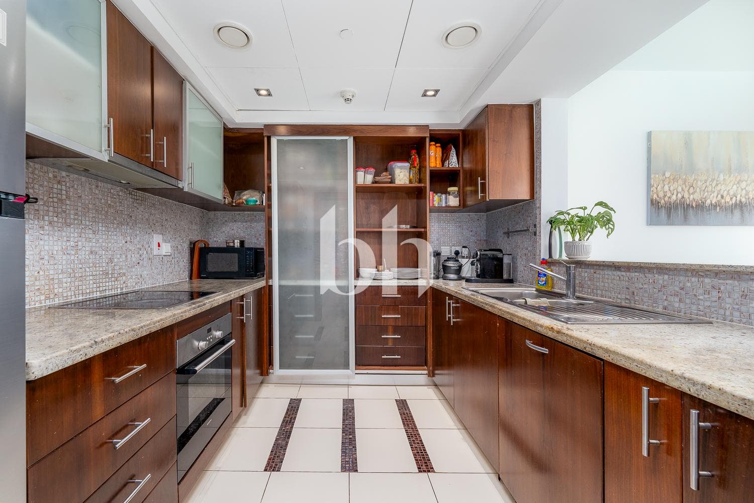 1 Bedroom Apartment in Sanibel Tower - photo 2