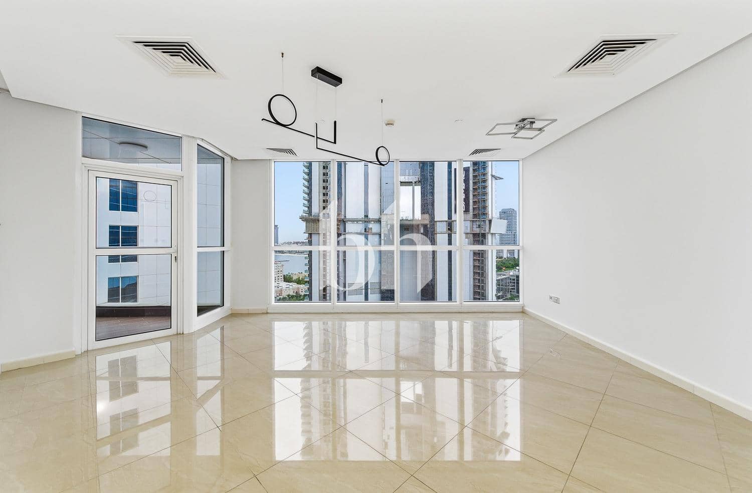 3 Bedroom Apartment in 23 Marina - photo 1