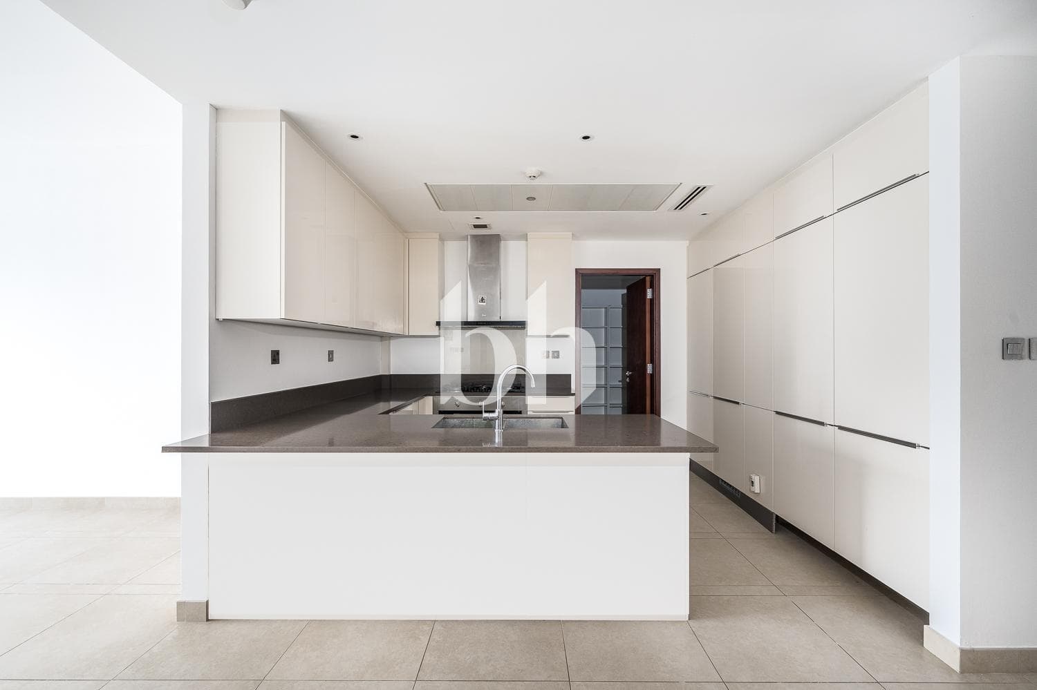 3 Bedroom Apartment in Marina Gate 1 - photo 2