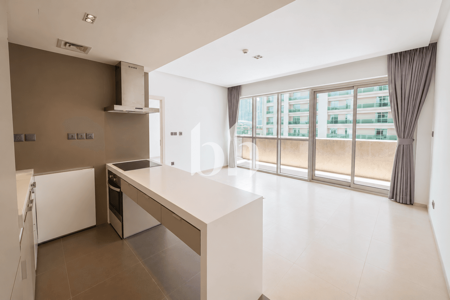 1 Bedroom Apartment in West Avenue Tower - photo 1