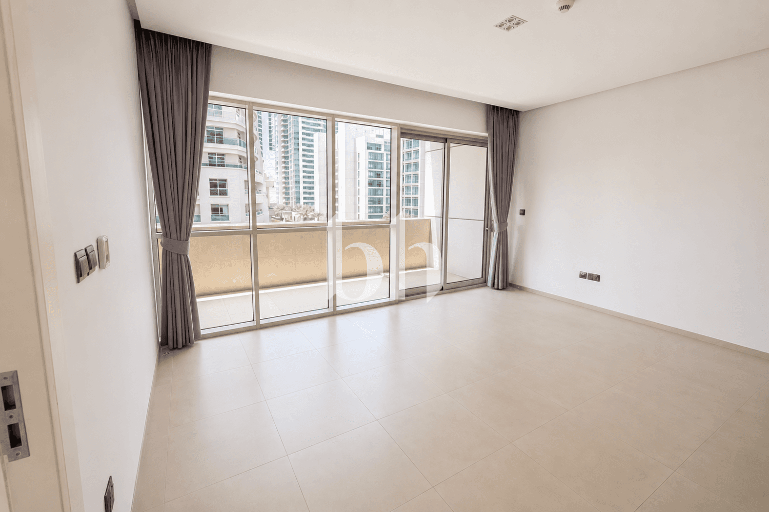 1 Bedroom Apartment in West Avenue Tower - photo 2
