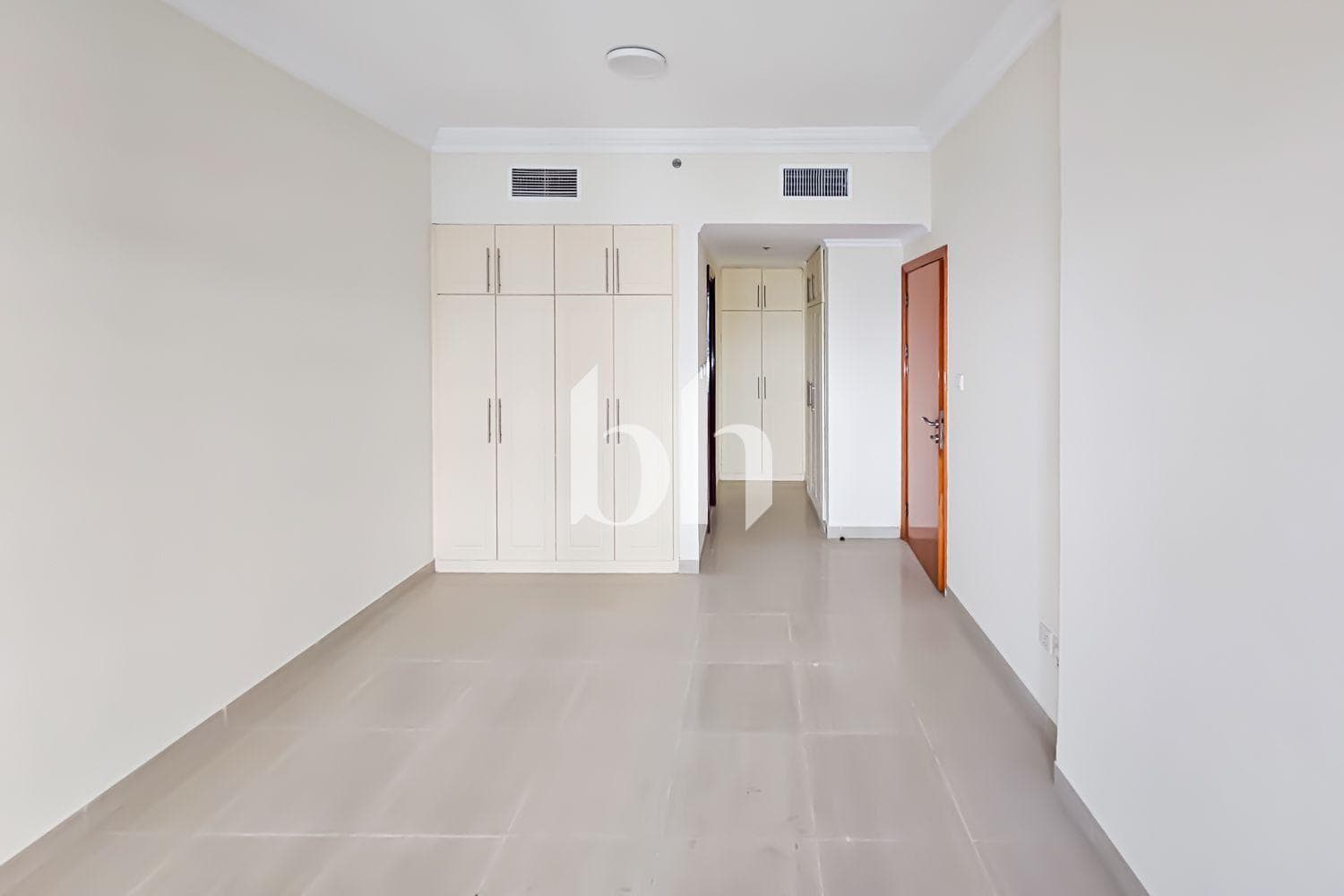 3 Bedroom Apartment in Manchester Tower - photo 1