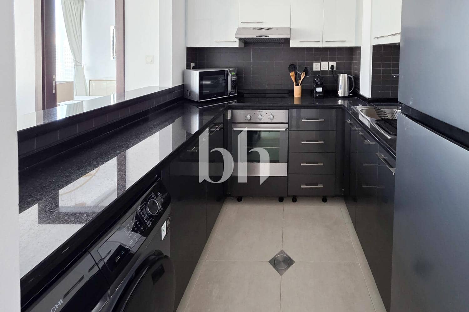 1 Bedroom Apartment in Silverene Tower B - photo 2