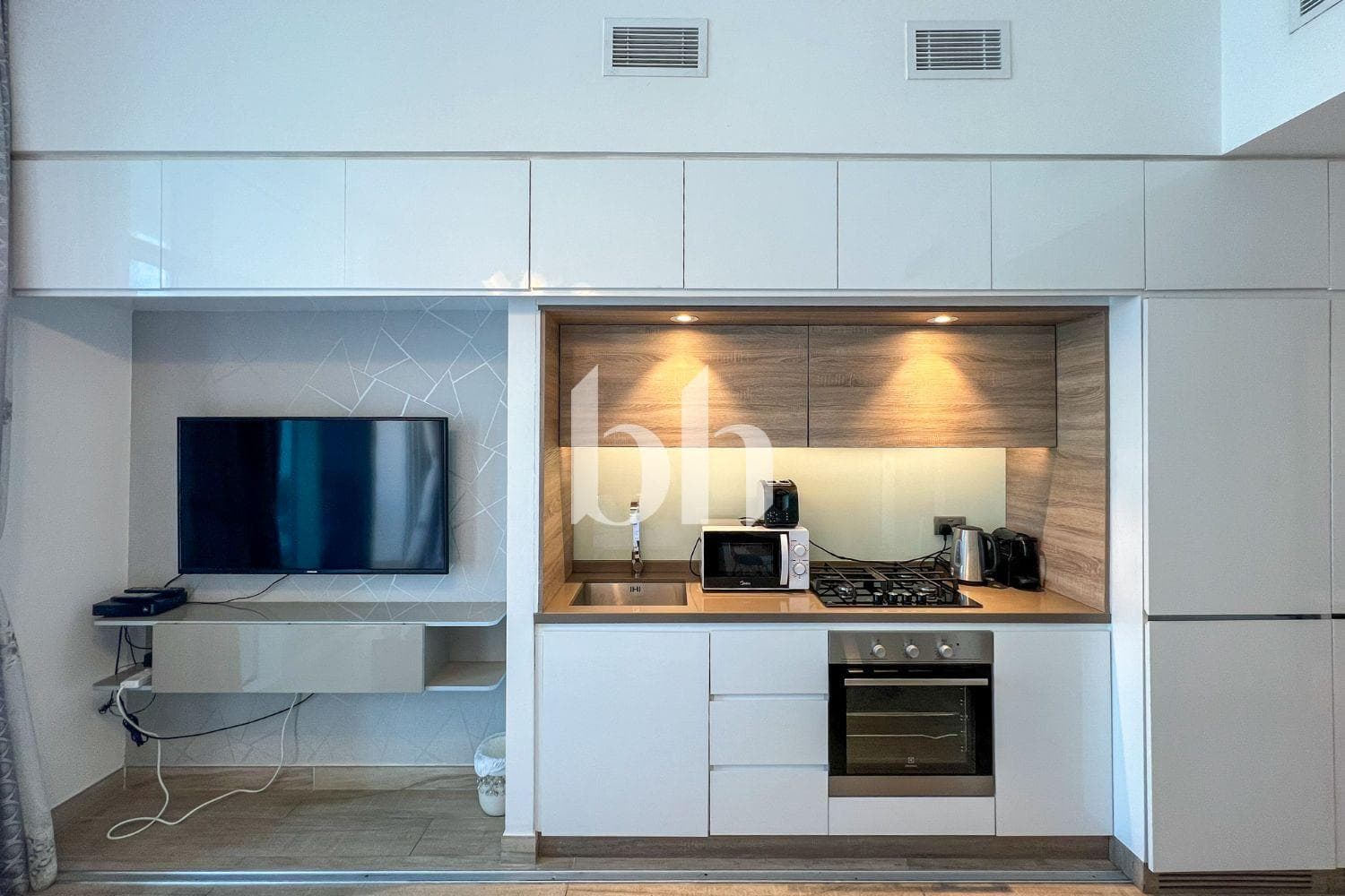 Studio Apartment in Studio One - photo 2