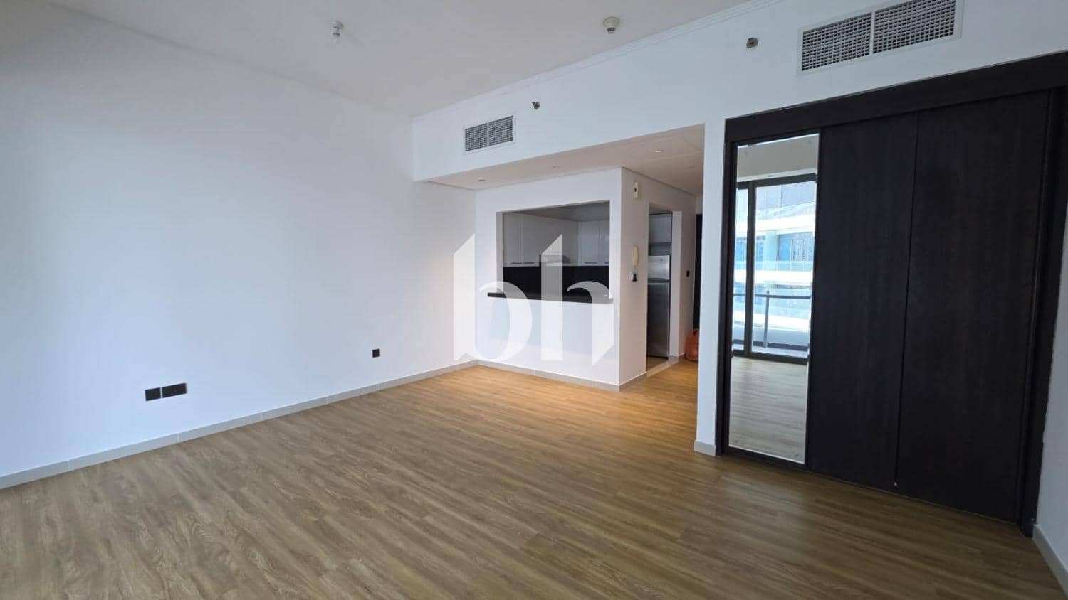 Studio Apartment in Silverene Tower B - photo 2
