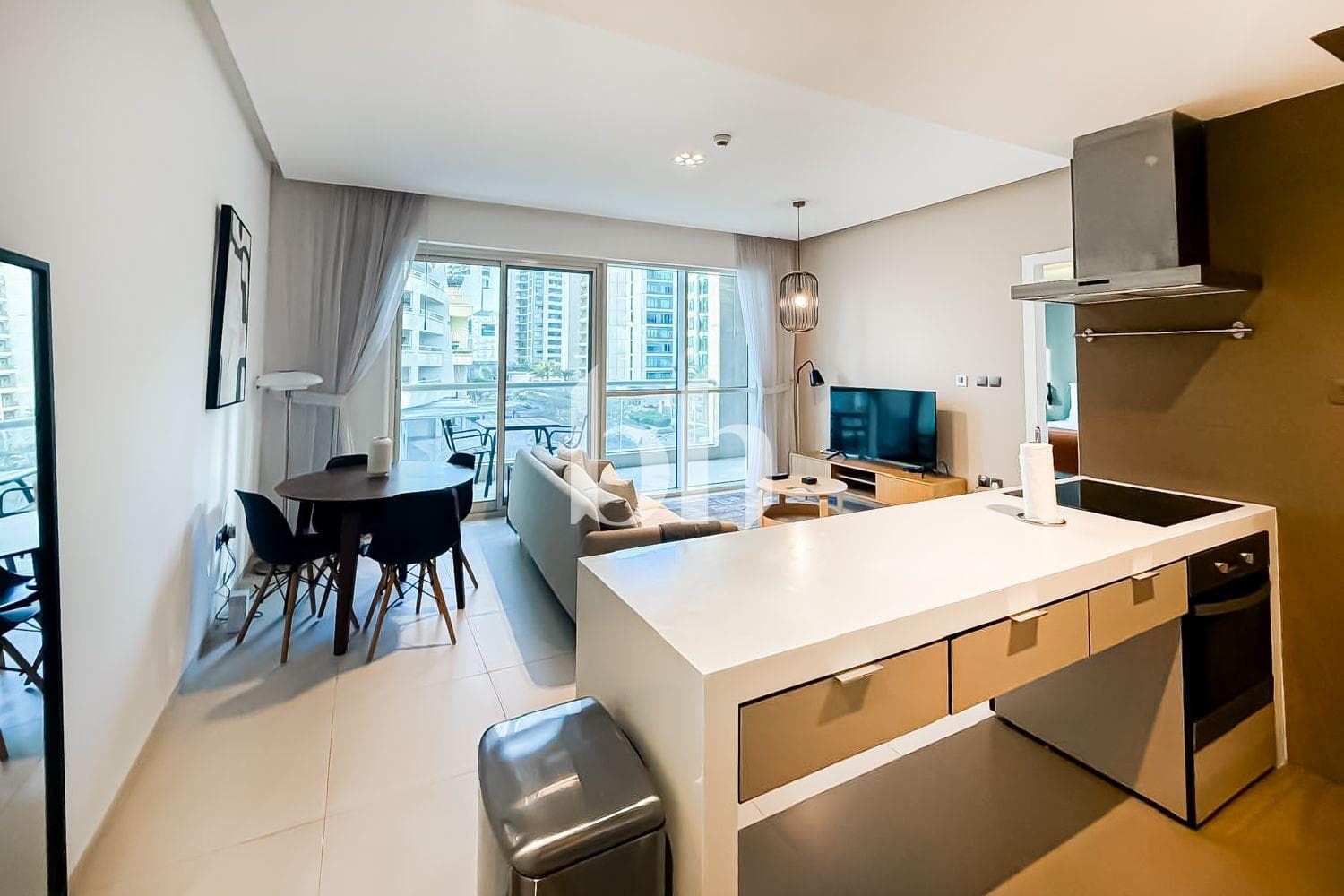 1 Bedroom Apartment in West Avenue Tower - photo 2