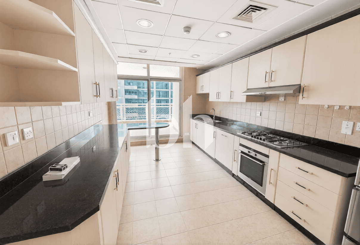 3 Bedroom Apartment in Marina Mansions - photo 1