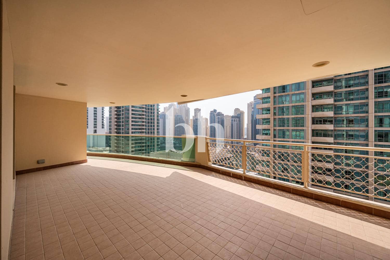 3 Bedroom Apartment in Marina Mansions - photo 1