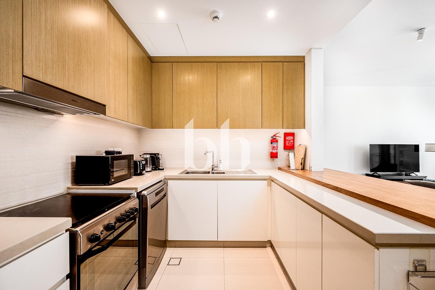 2 Bedroom Apartment in 5242 Tower 2 - photo 2