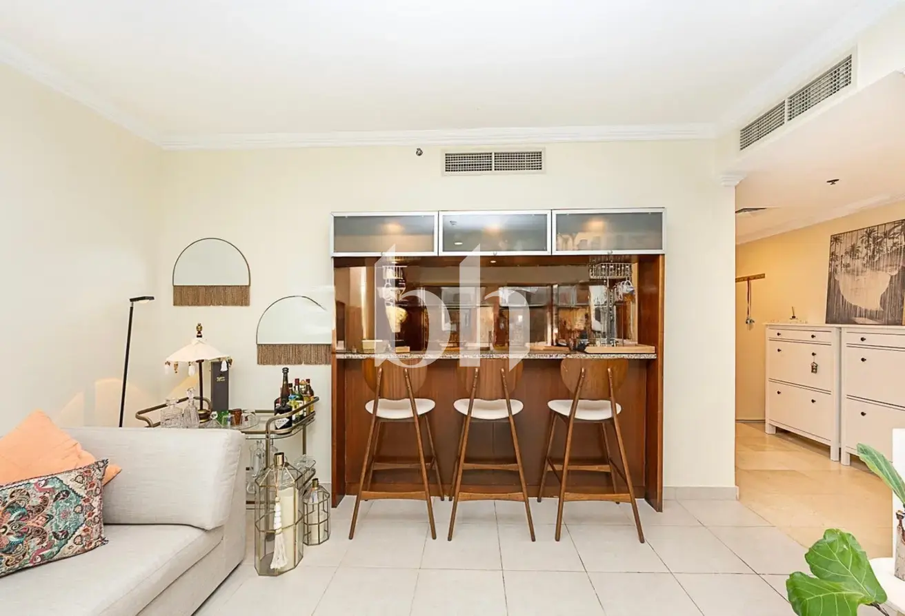 2 Bedroom Apartment in Marina Quays North - photo 1