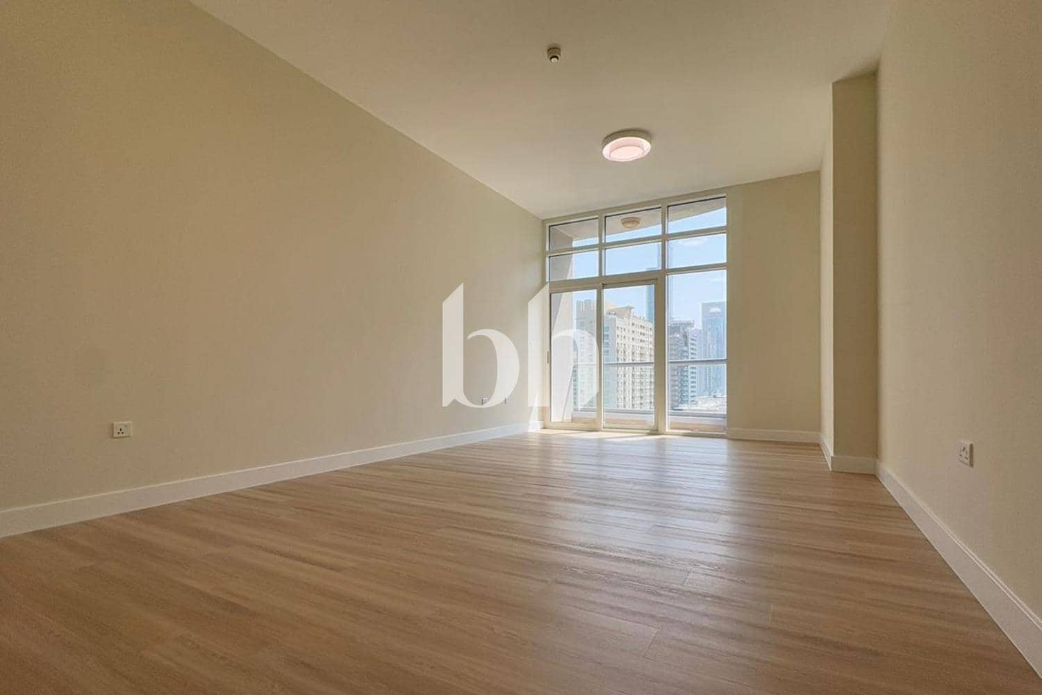 2 Bedroom Apartment in Marina Wharf 1 - photo 2