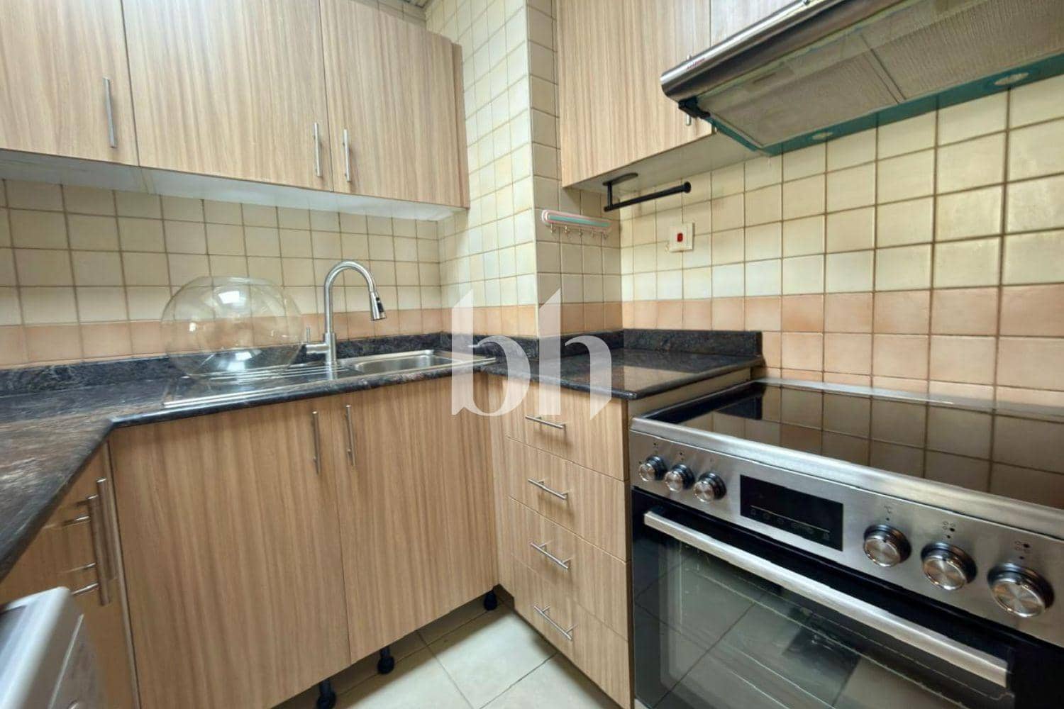 1 Bedroom Apartment in Manchester Tower - photo 2