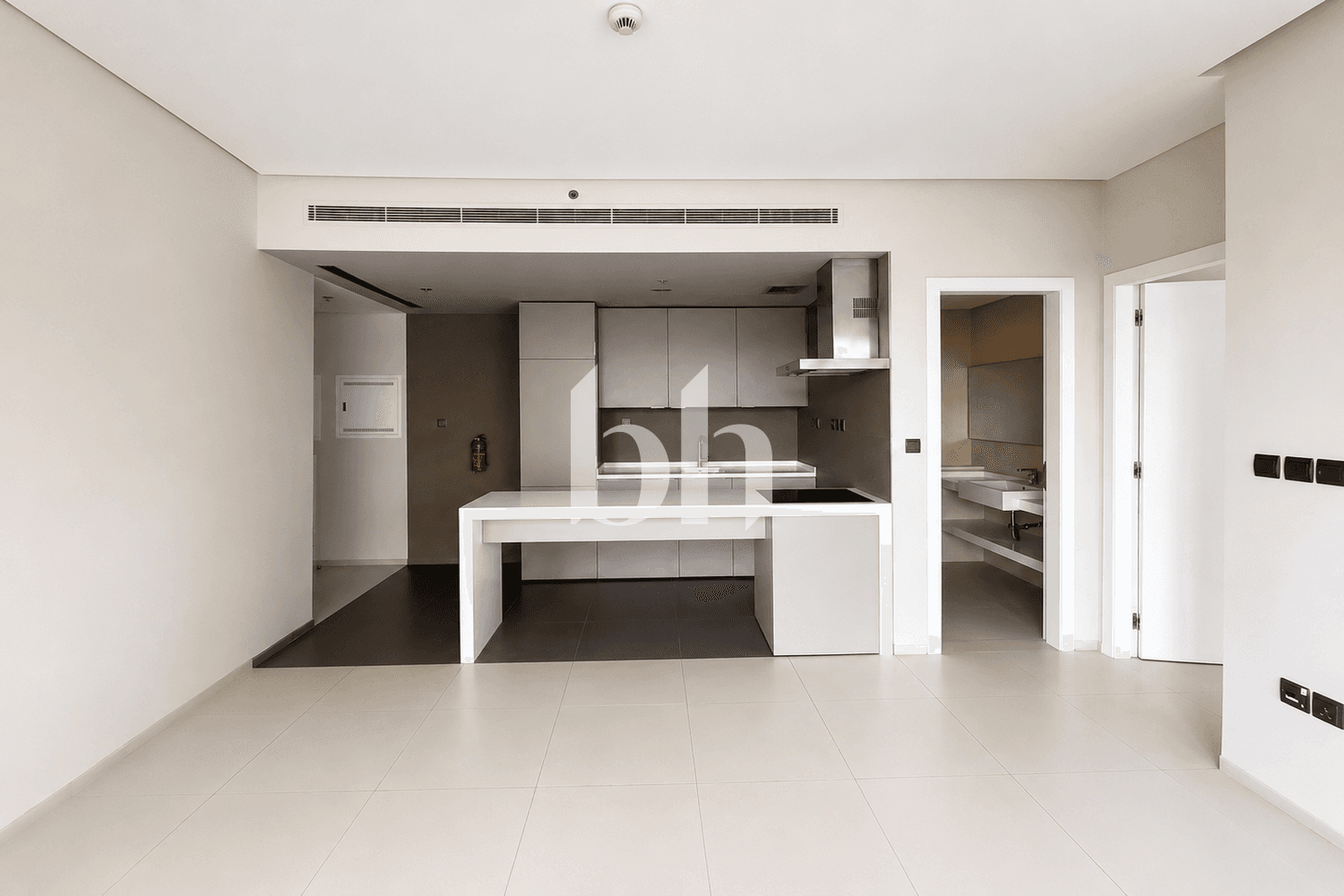 1 Bedroom Apartment in West Avenue Tower