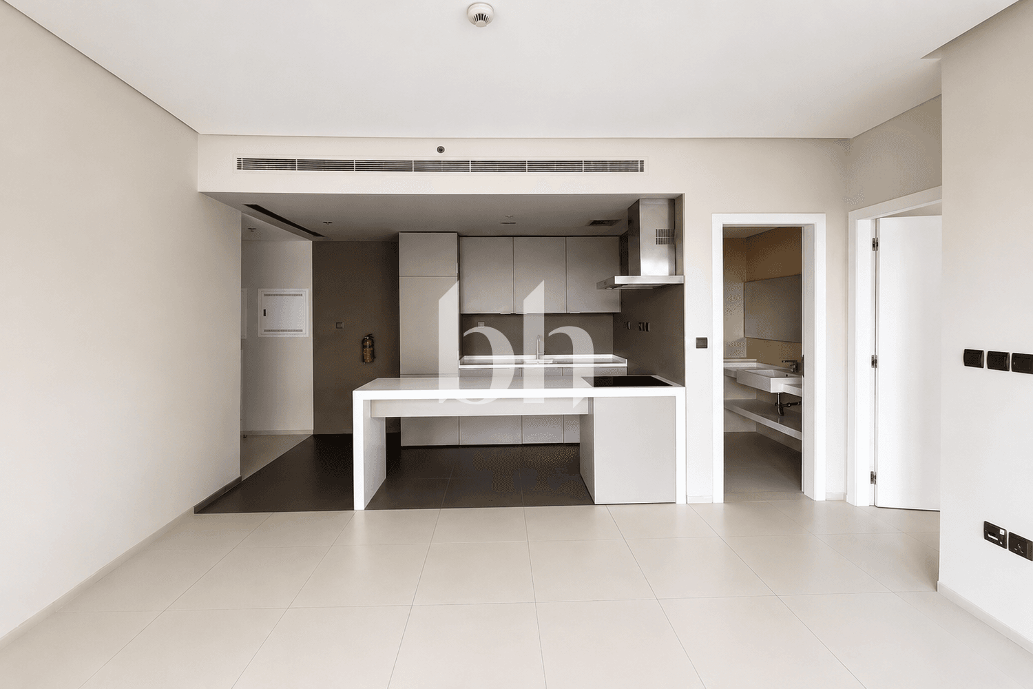 1 Bedroom Apartment in West Avenue Tower
