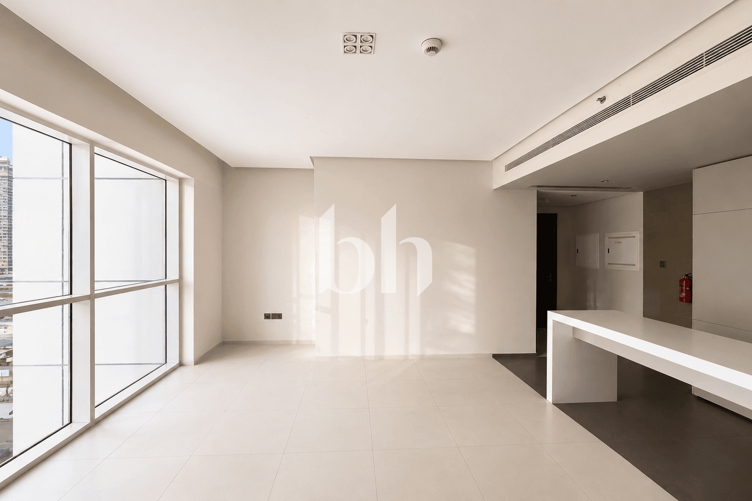 1 Bedroom Apartment in West Avenue Tower - photo 1