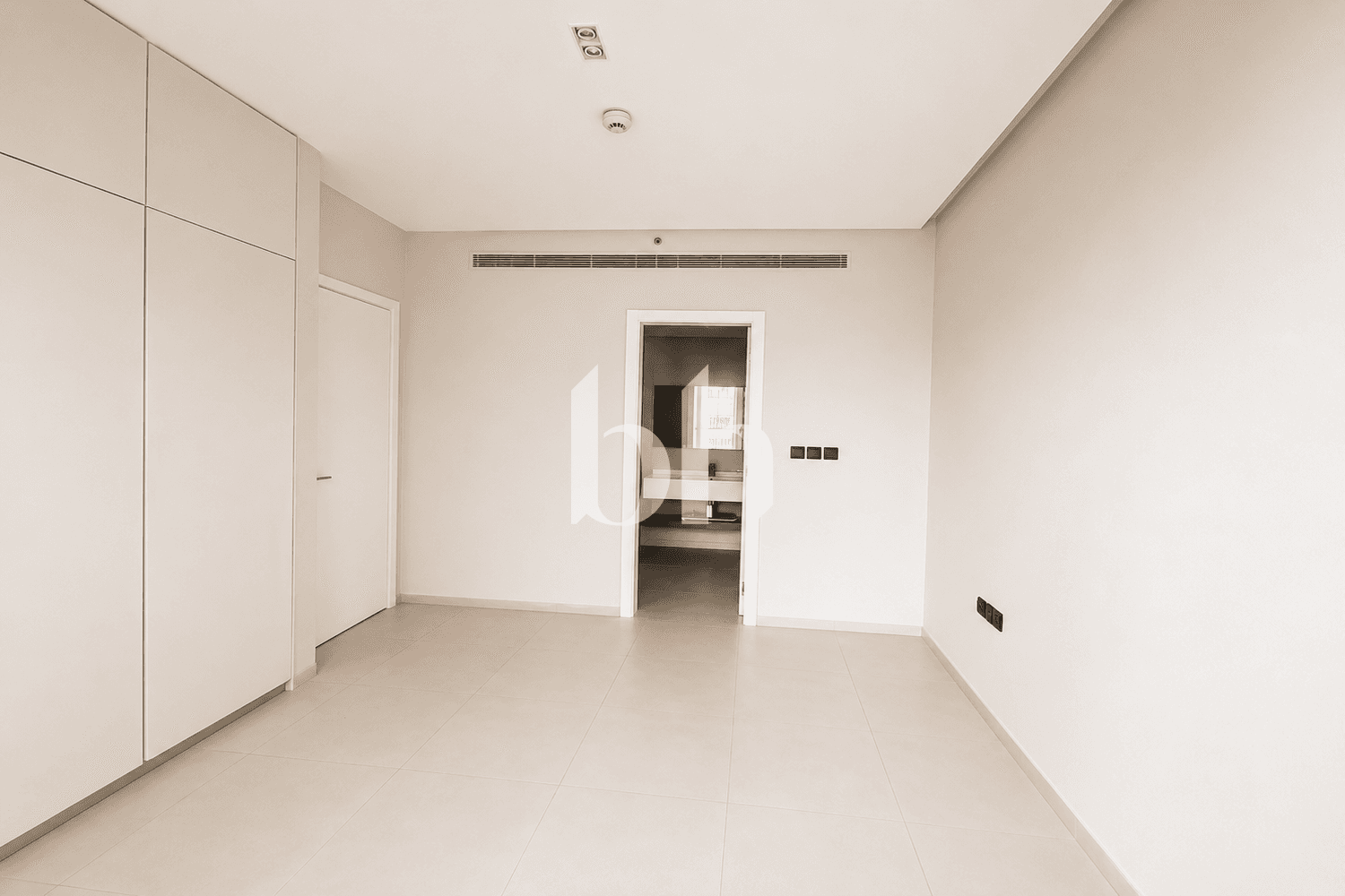 1 Bedroom Apartment in West Avenue Tower - photo 2