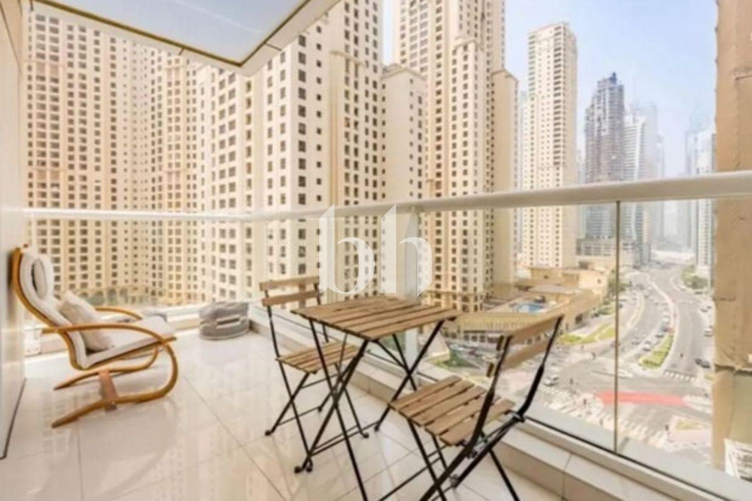 1 Bedroom Apartment in Continental Tower - photo 2