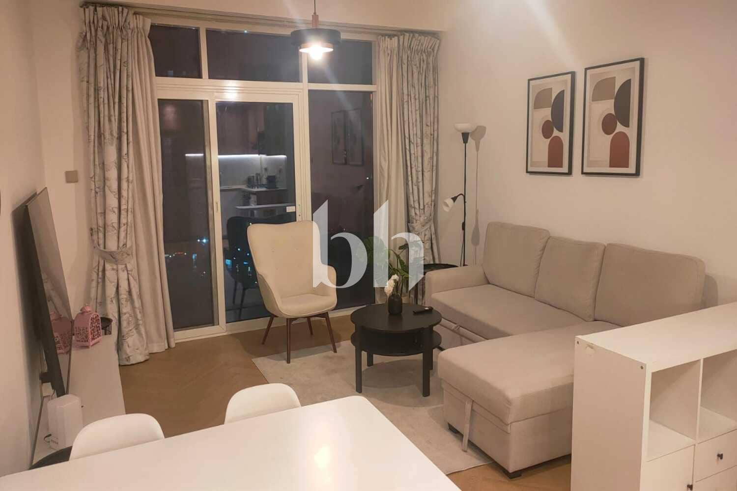 1 Bedroom Apartment in Continental Tower - photo 2