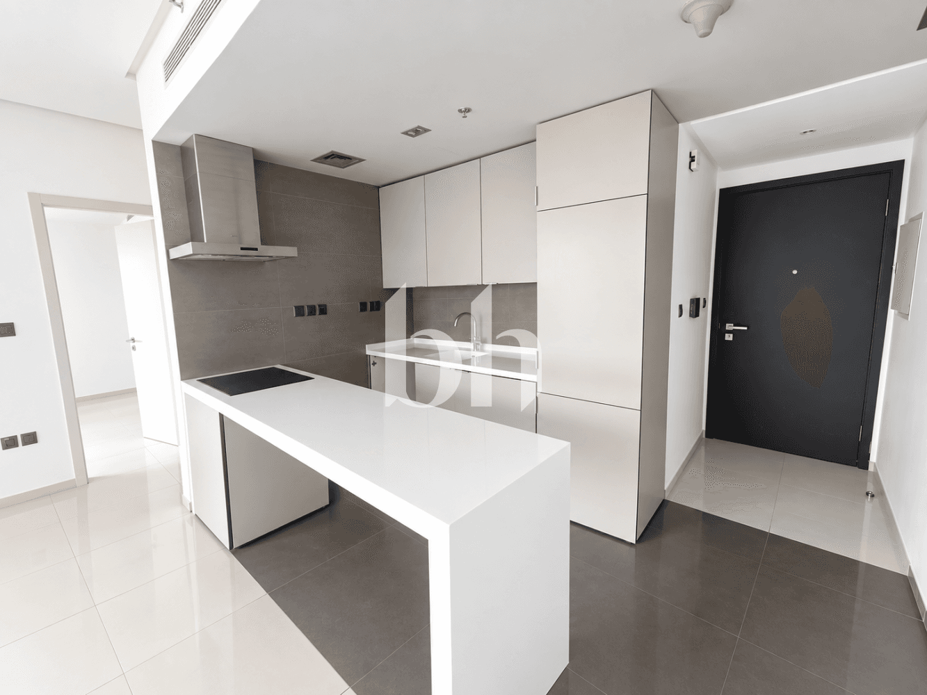 1 Bedroom Apartment in West Avenue Tower
