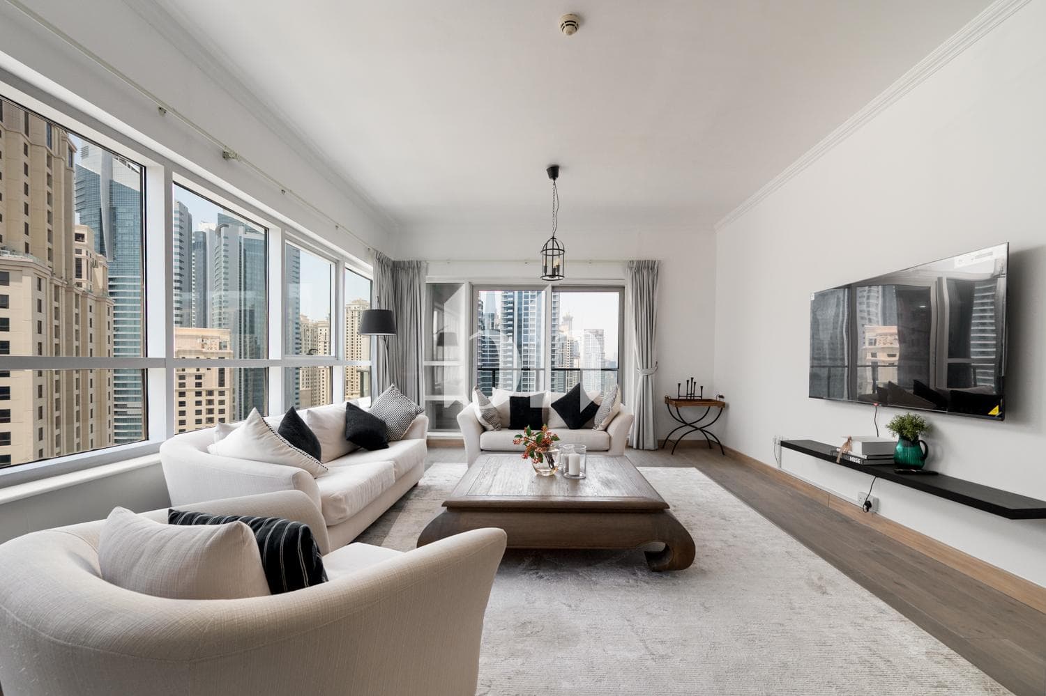 3 Bedroom Apartment in Marina Quays West - photo 1