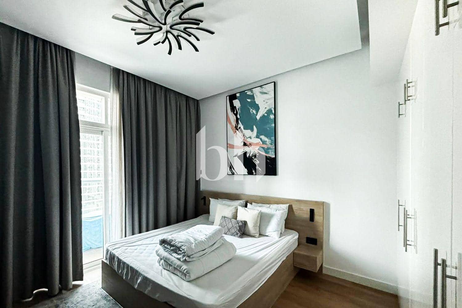 1 Bedroom Apartment in Continental Tower - photo 2